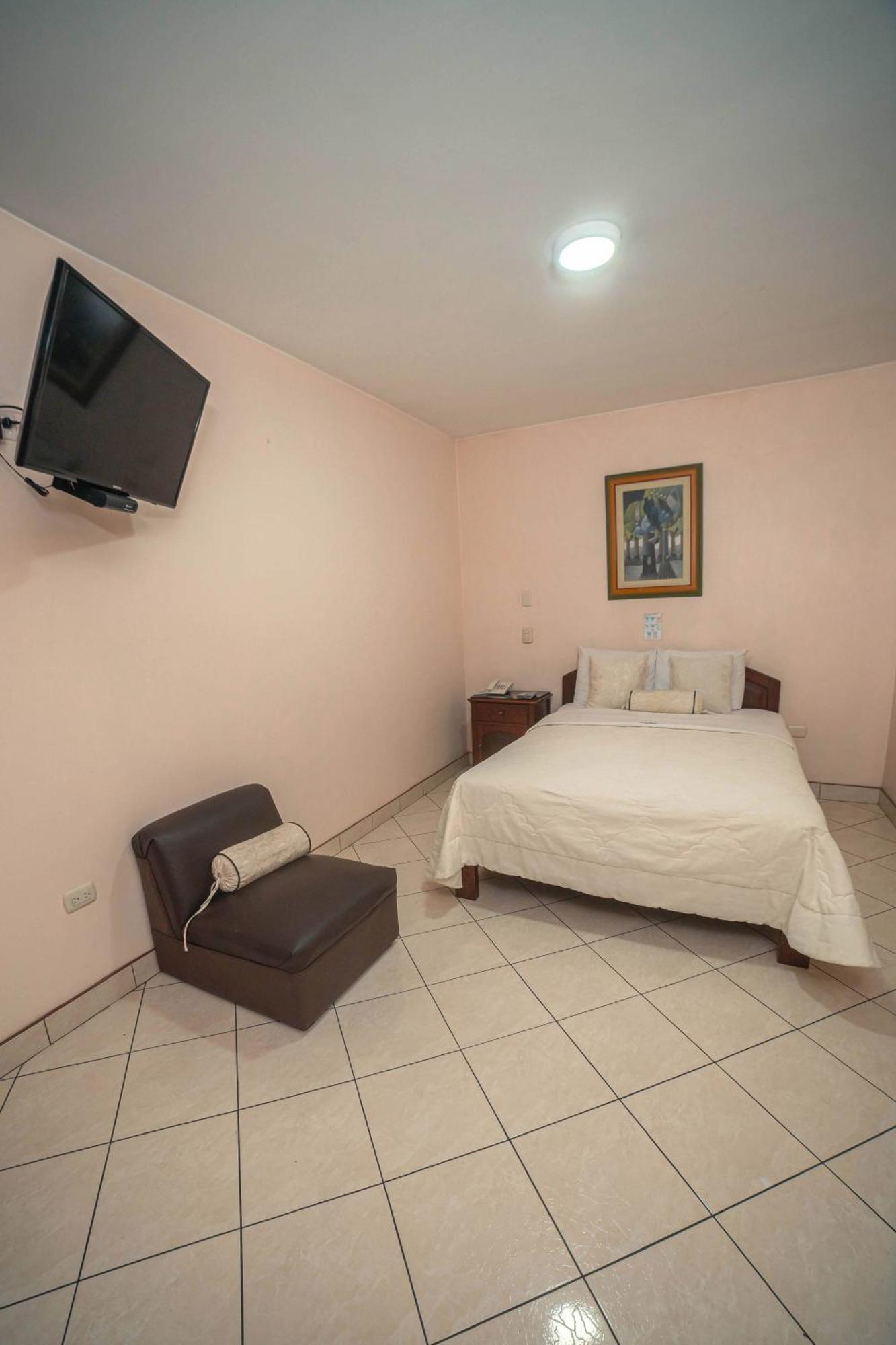 Hotel Torre Norte Трухильо Екстериор снимка