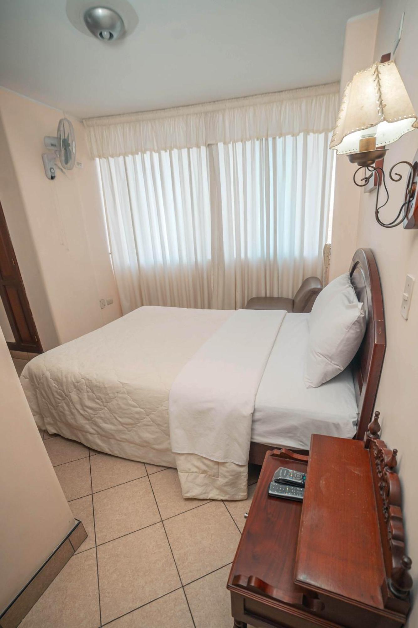 Hotel Torre Norte Трухильо Екстериор снимка