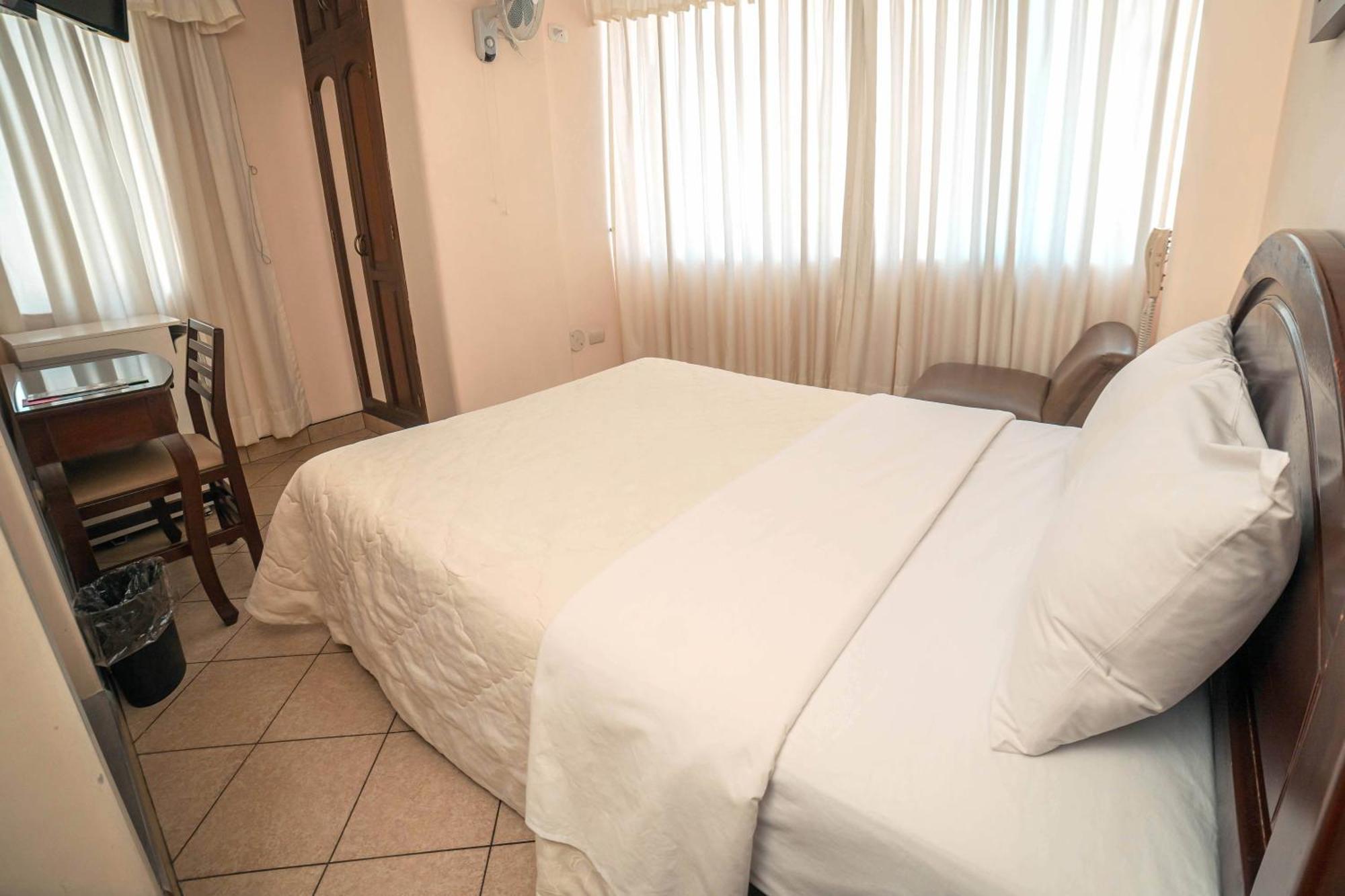 Hotel Torre Norte Трухильо Екстериор снимка