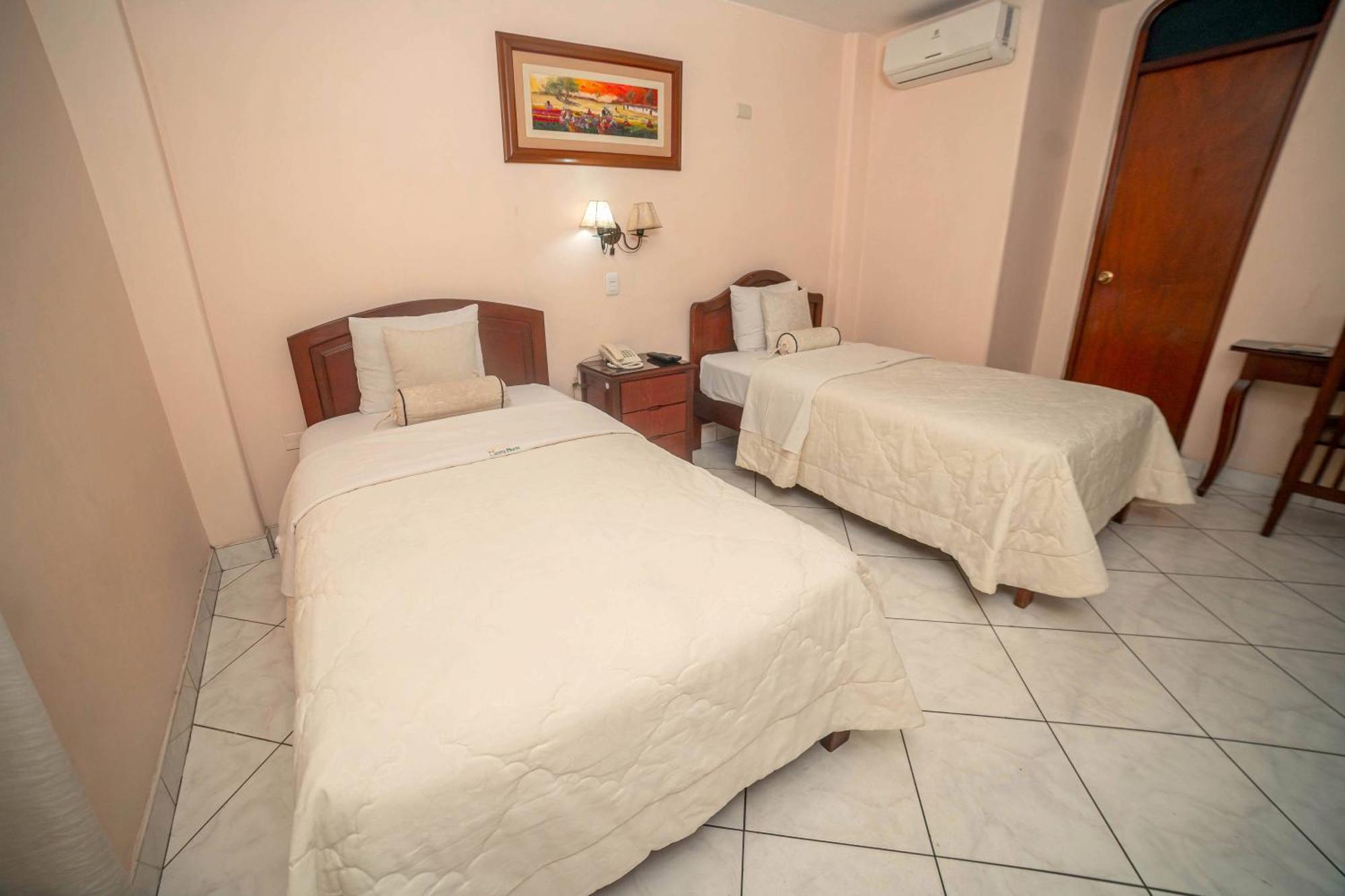 Hotel Torre Norte Трухильо Екстериор снимка